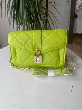 ✨ Bebe Kellen Quilted Crossbody Bag - Neon Lime/Seagrass - NWT ✨